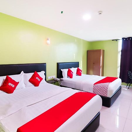 Oyo 89665 Royale City Hotel Sepang Exteriör bild