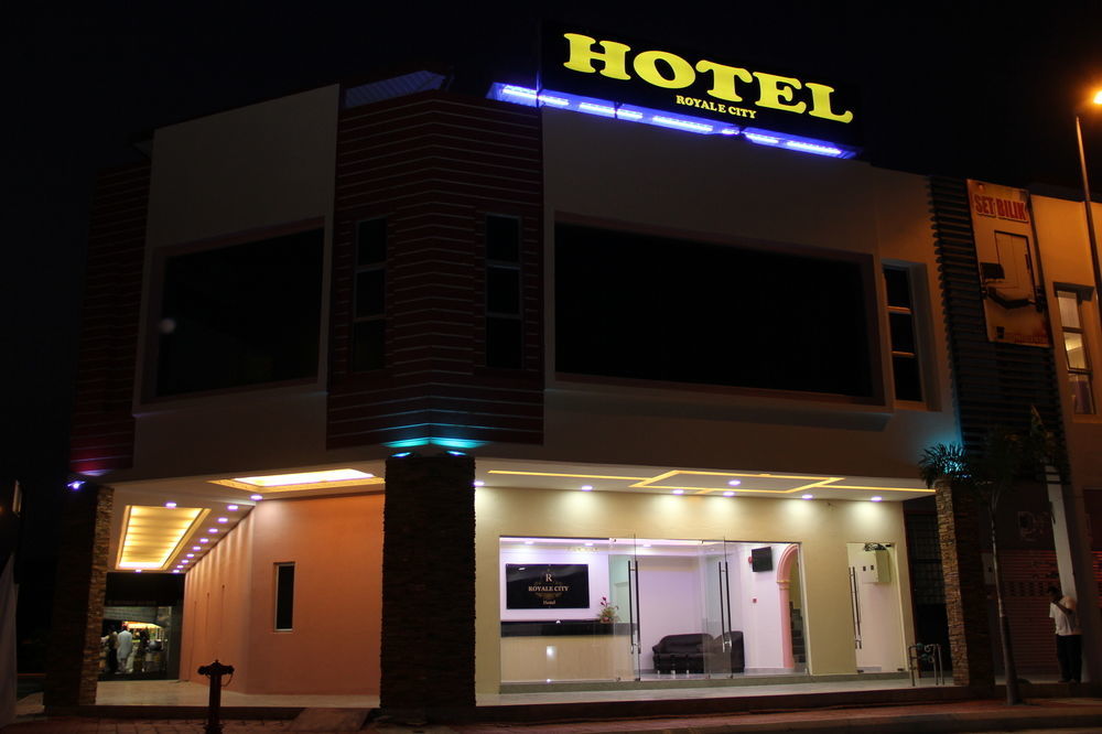 Oyo 89665 Royale City Hotel Sepang Exteriör bild