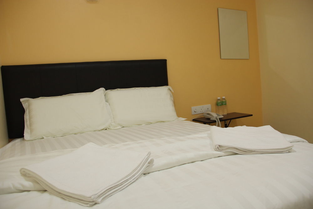 Oyo 89665 Royale City Hotel Sepang Exteriör bild