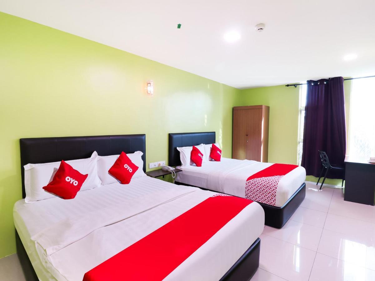 Oyo 89665 Royale City Hotel Sepang Exteriör bild