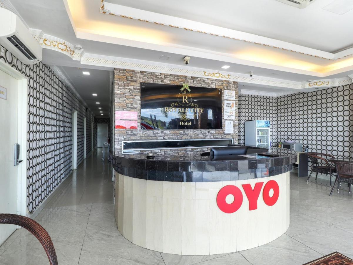Oyo 89665 Royale City Hotel Sepang Exteriör bild