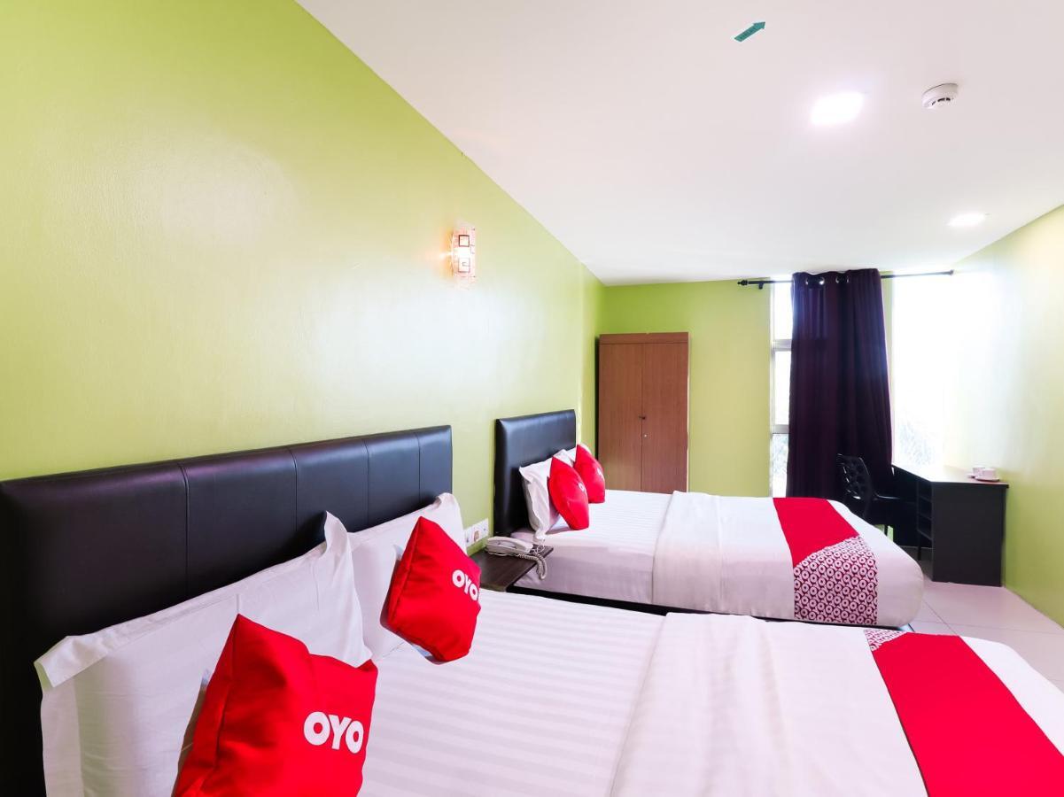 Oyo 89665 Royale City Hotel Sepang Exteriör bild