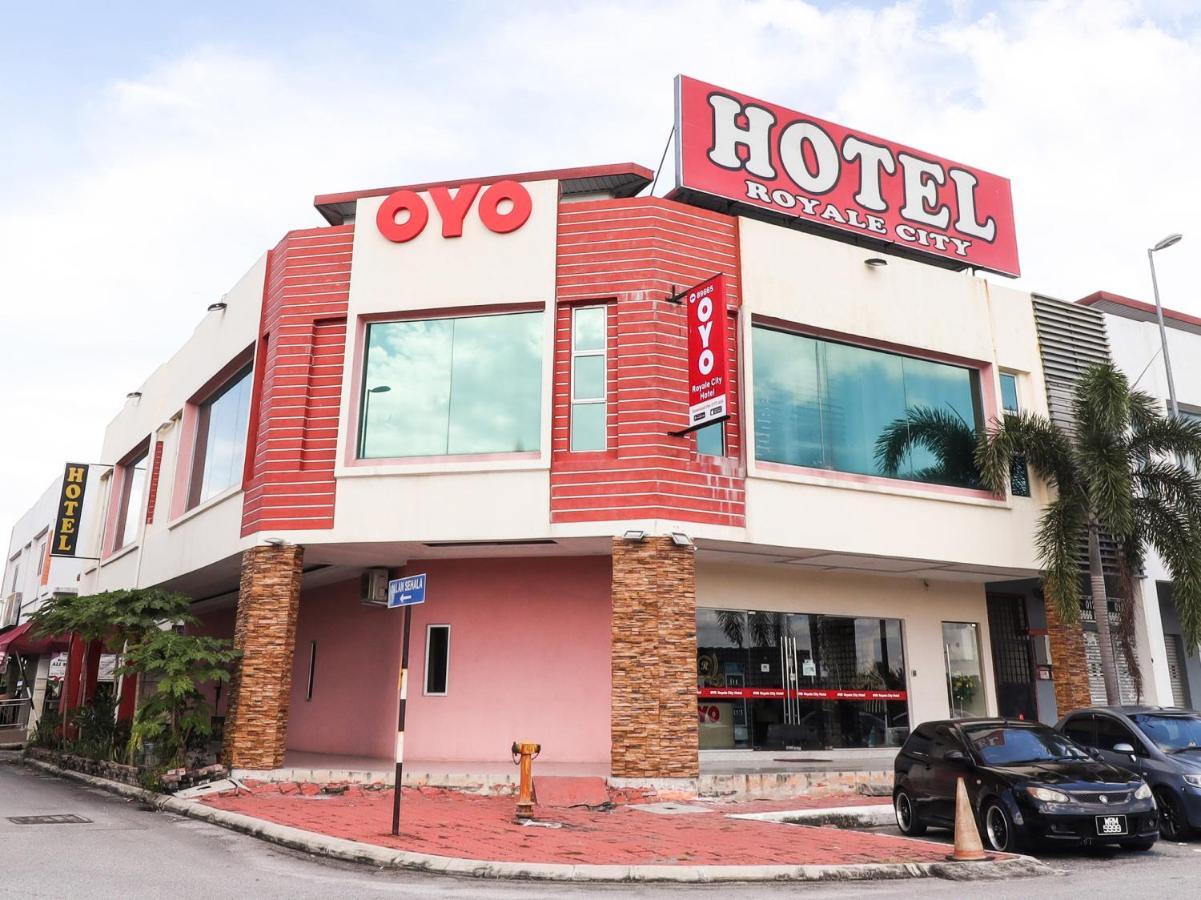 Oyo 89665 Royale City Hotel Sepang Exteriör bild