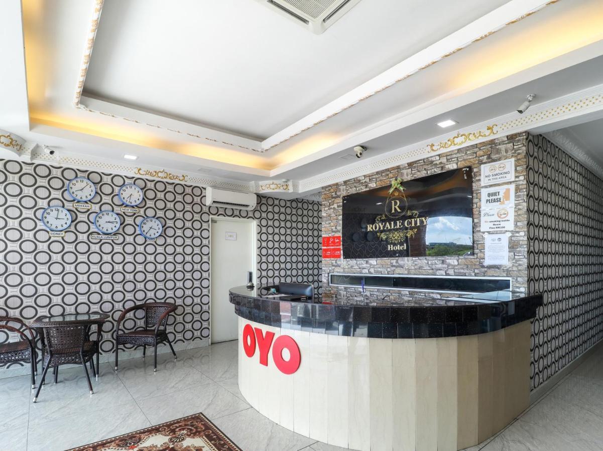 Oyo 89665 Royale City Hotel Sepang Exteriör bild